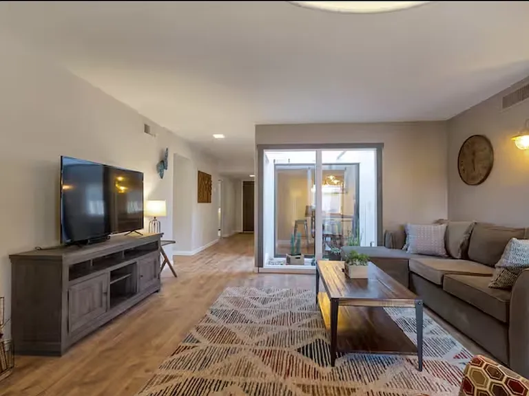 7647 E Medlock Dr — Photo 4