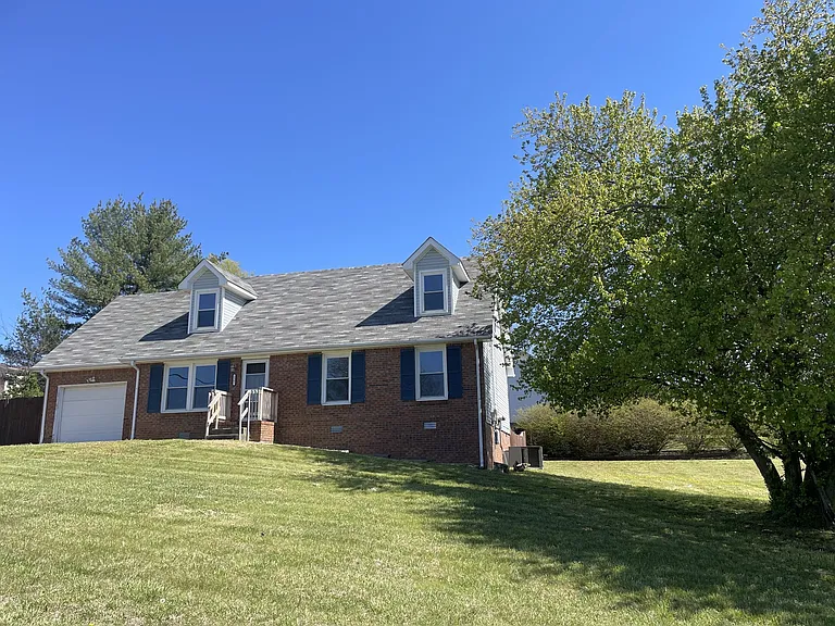2301 Sherwood Hills Ct — Photo 2