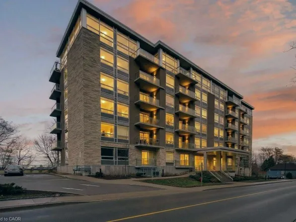 479 Charlton Ave E #209, Hamilton, ON L8N 0B4