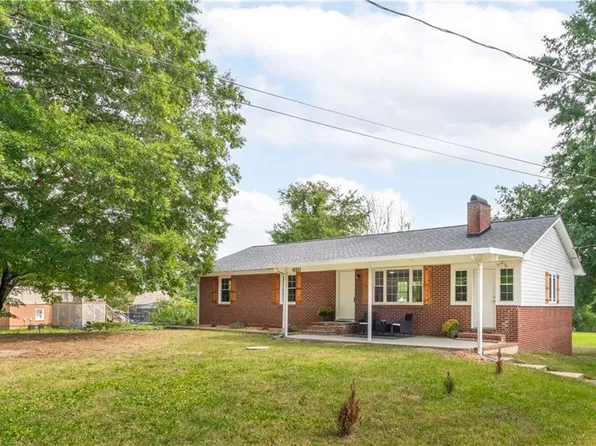 2050 Darwick Rd, Winston Salem, NC 27127