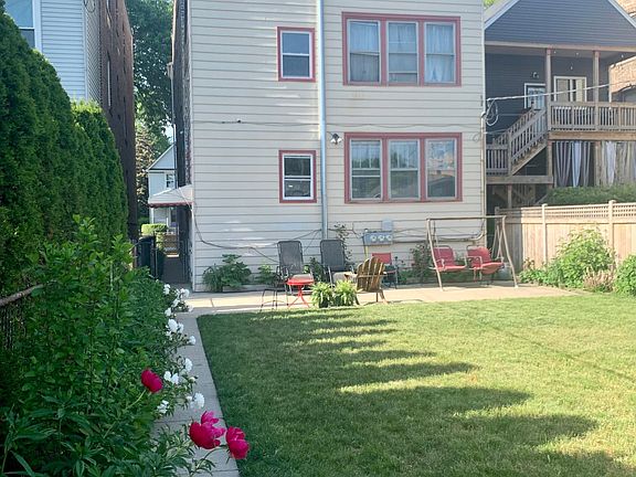 3rd image of 2439 W Gunnison St #3
