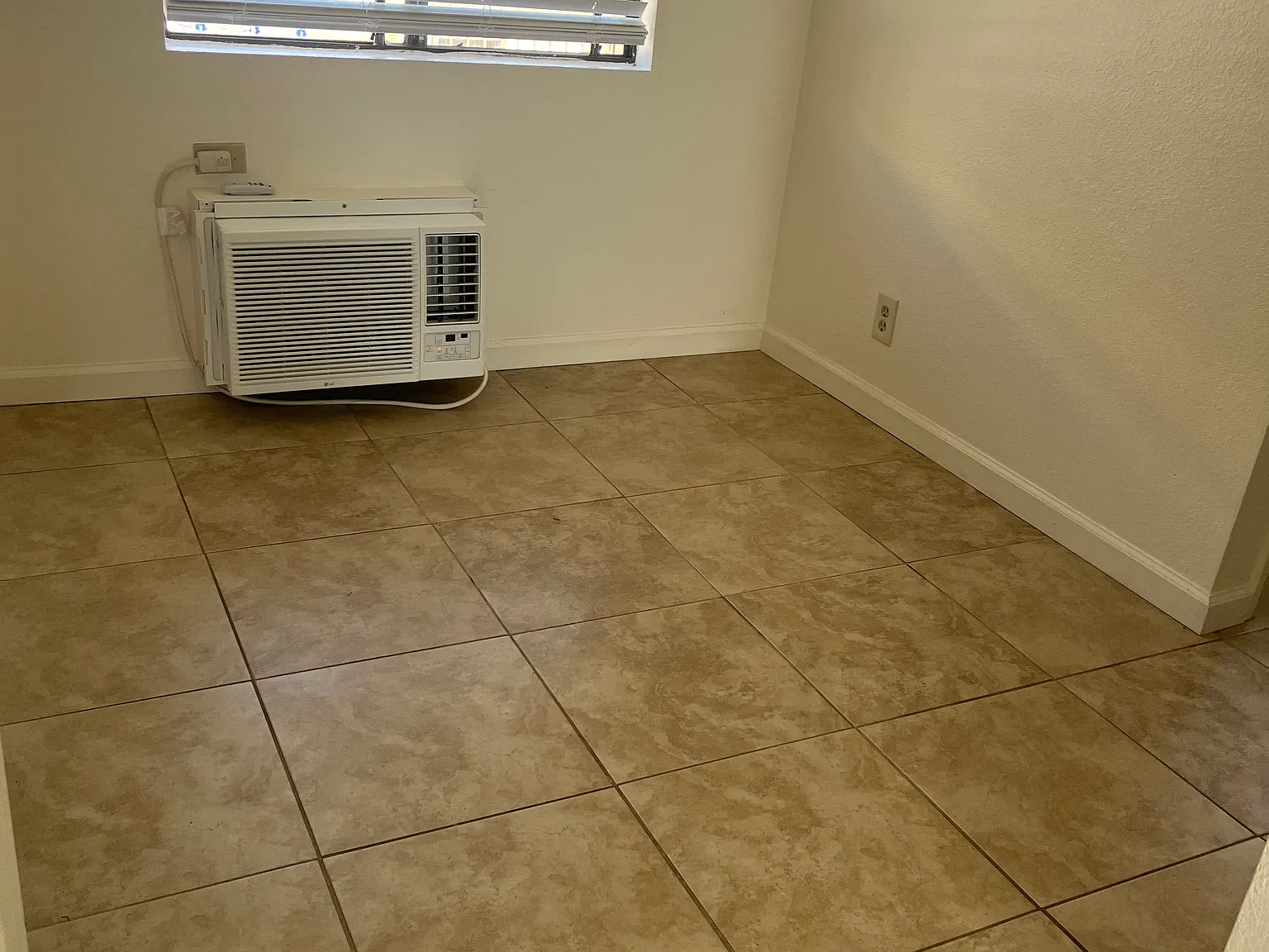 1 bed, 500 sqft, $1,900 — Photo 3