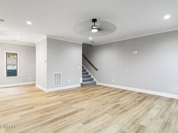 3rd image of 8136 Chestnut Hill Ln