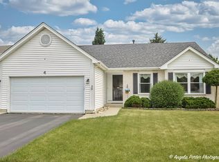 4 Danbury Ct, Lake In The Hills, IL 60156