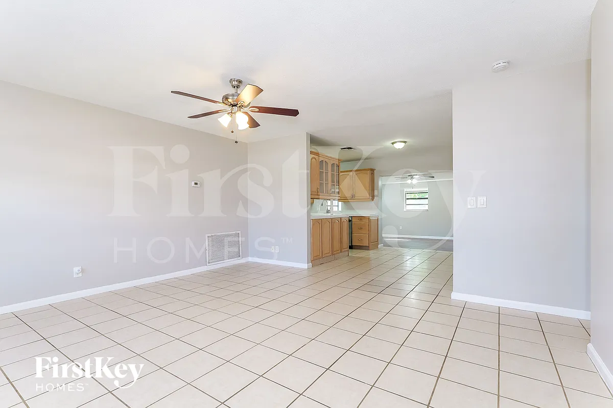 Building Photo - 1389 Meadowbrook Dr