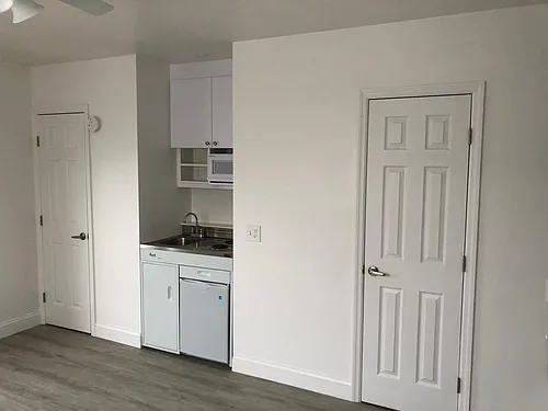 4451 NE 20th Ave #E Photo 1