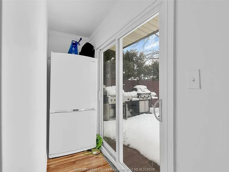3484 Peter St — Photo 18
