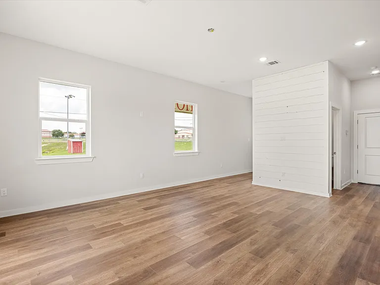 706 N Sycamore Dr — Photo 23