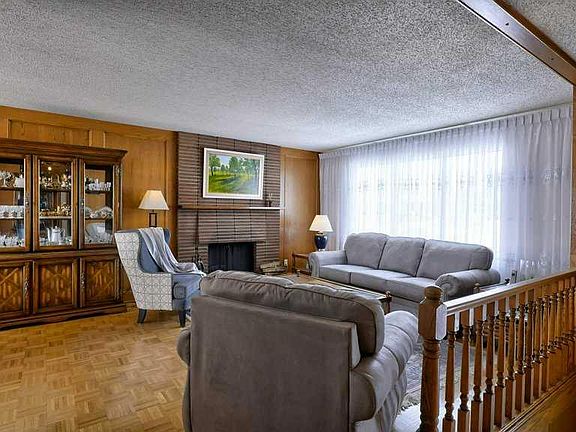 3rd image of 103 N Rundlehorn Cres NE