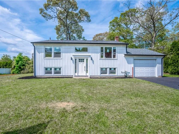 22 Beaver Rd E, Riverside, RI 02915