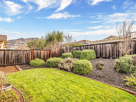 3rd image of 9244 Oak Trail Circle