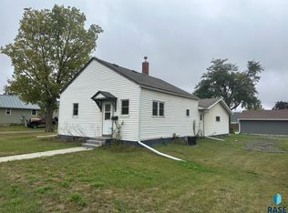 1002 NW 2nd St, Madison, SD 57042