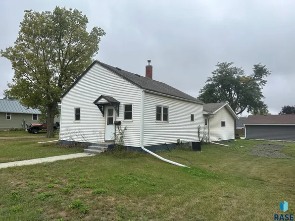 1002 NW 2nd St, Madison, SD 57042