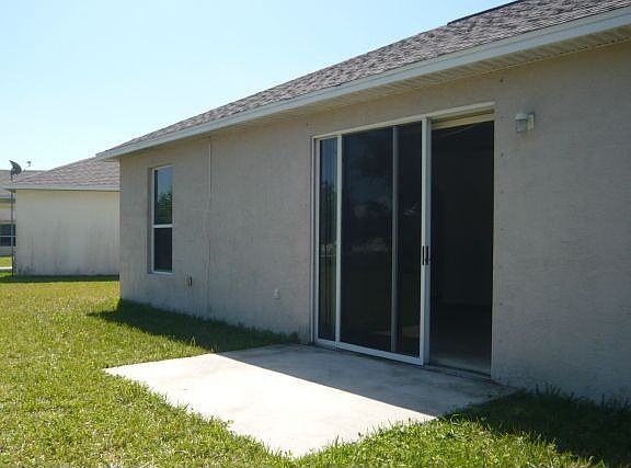 4th image of 885 11th Dr