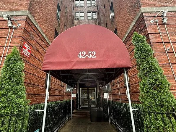 4252 Layton St APT 6F, Flushing, NY 11373