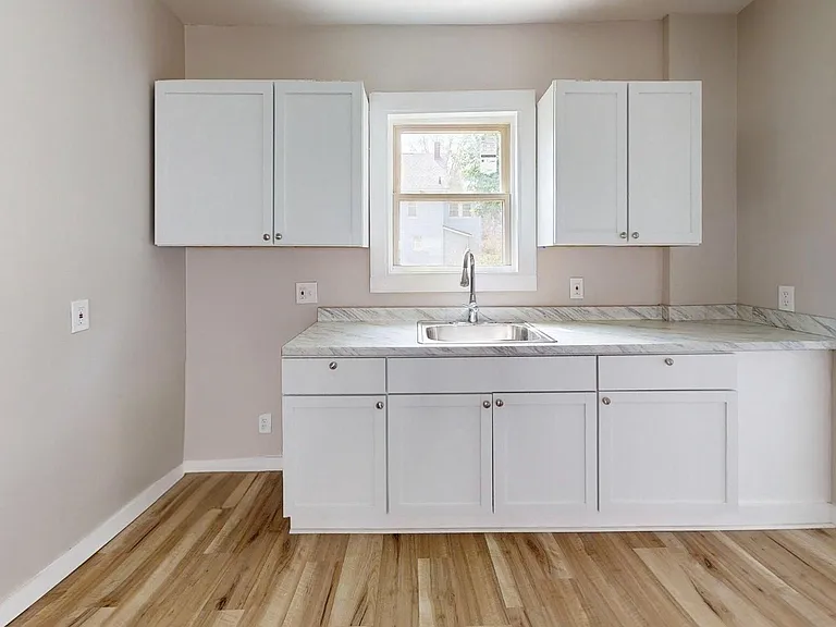134 N Arlington St — Photo 30