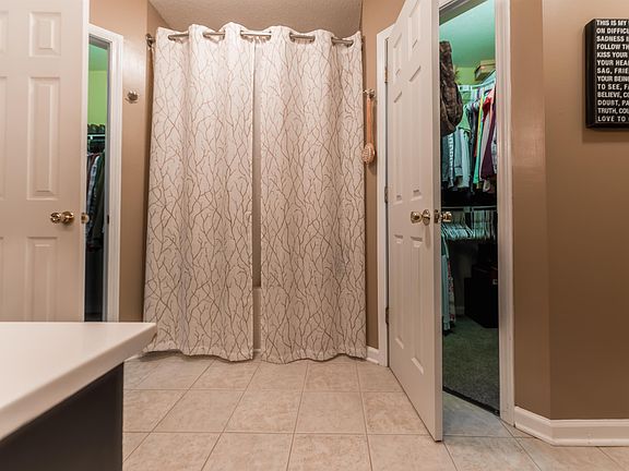 5th image of 1656 Barrywood Cir E
