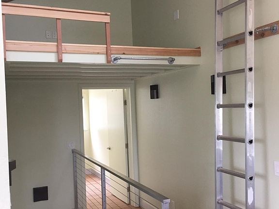 Above the living area is a cozy and spacious loft, for an office or guest accommodation.