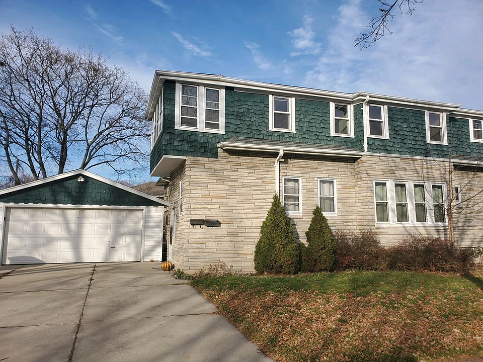 Driveway leading to 2.5 car garage and extra parking close to the building