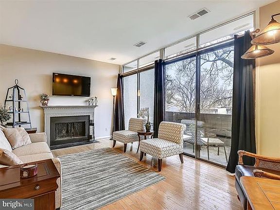 2nd image of 2230 S Quincy St #1