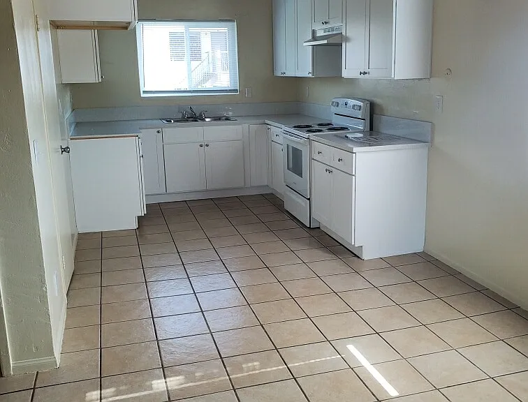 2224 Primrose Ave #10 — Photo 1