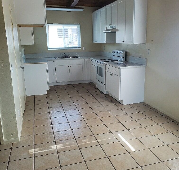 1st image of 2224 Primrose Ave #10