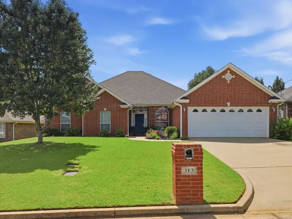 313 Ithaca Dr, Longview, TX 75604
