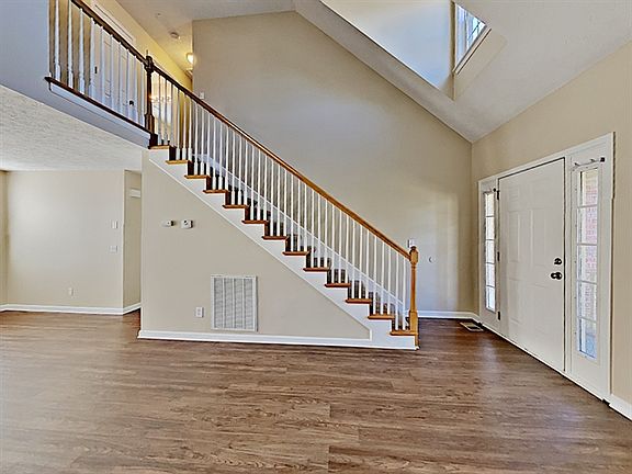 2nd image of 101 Lincoln Ct