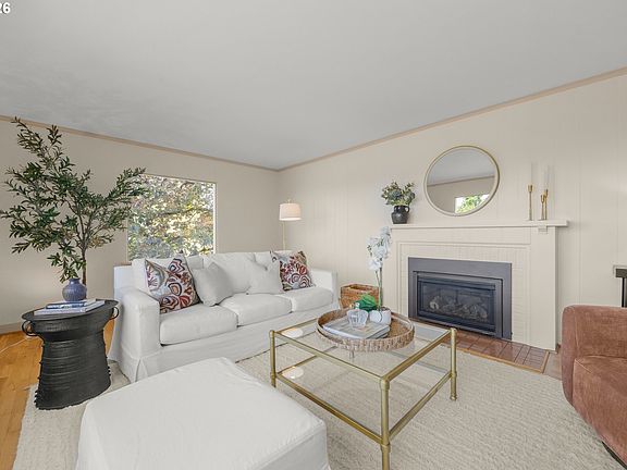5th image of 70 Grand View Dr
