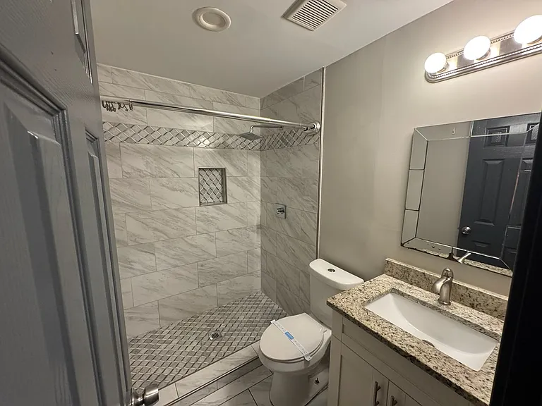 323 4th St NE #102 — Photo 9