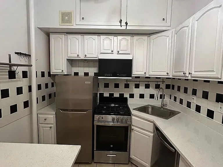 100 W 106th St #2S — Photo 4