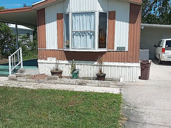 2nd image of 5605 Wood St