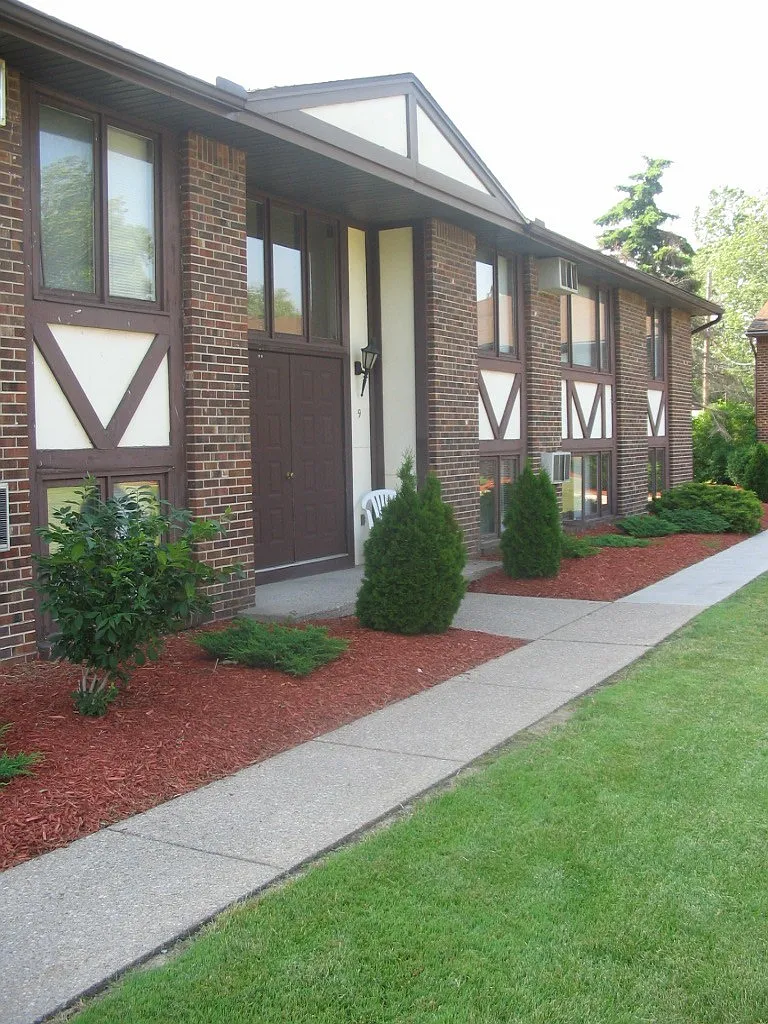 Tudor Lane — Photo 2