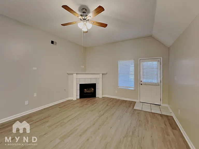 8313 Regal Bend Dr — Photo 5