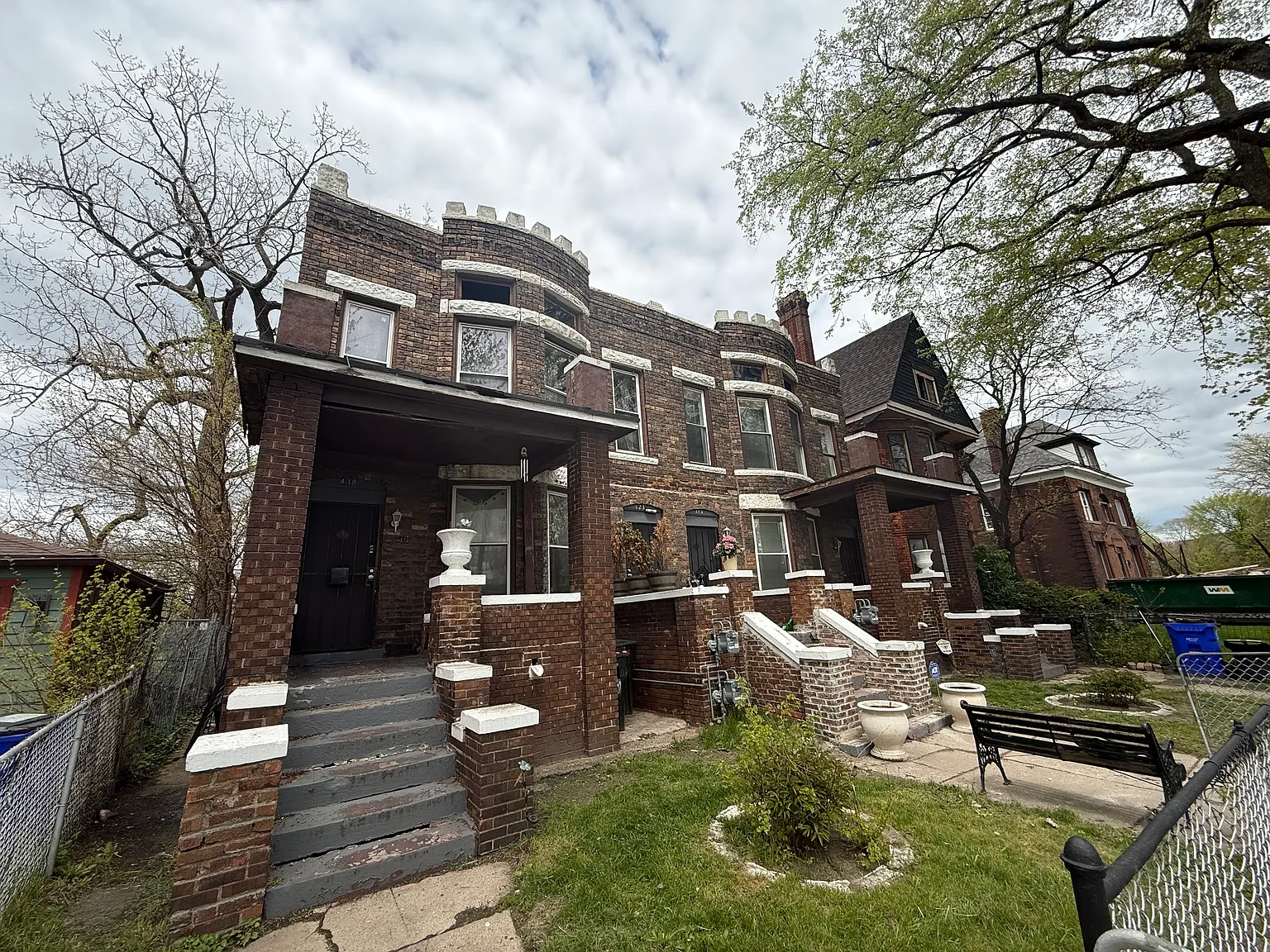 3 bed, 1100 sqft, $1,000 — Photo 1