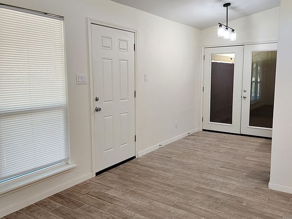 4th image of 2801 Lovell Dr #A
