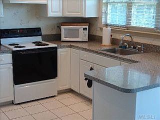 1st image of 8 Laura Ct