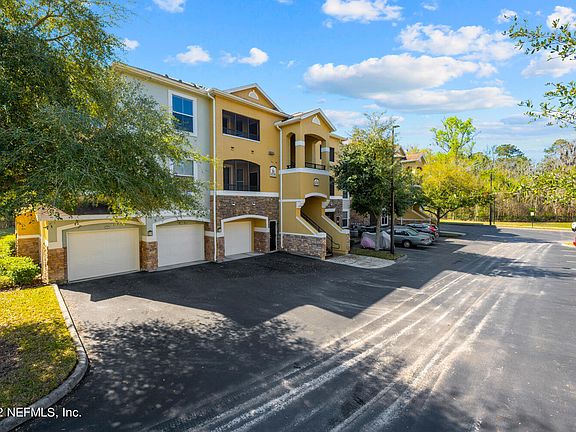 3rd image of 8539 GATE Parkway W #1618