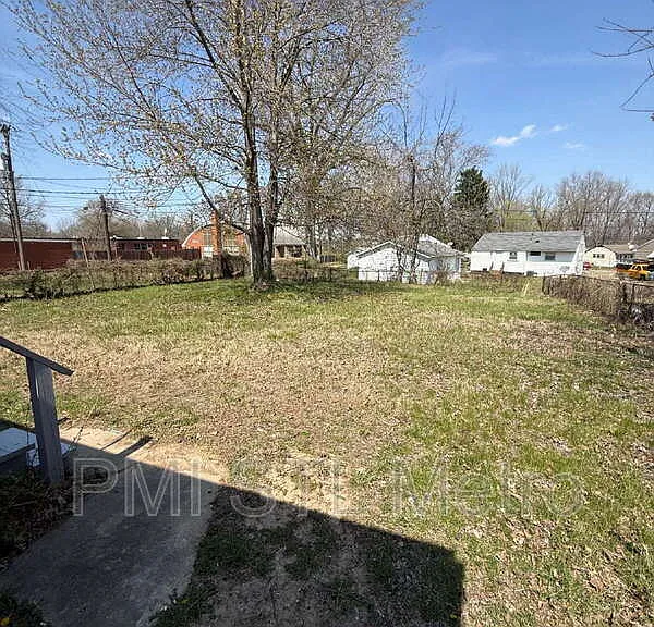 323 Shepley Dr — Photo 8