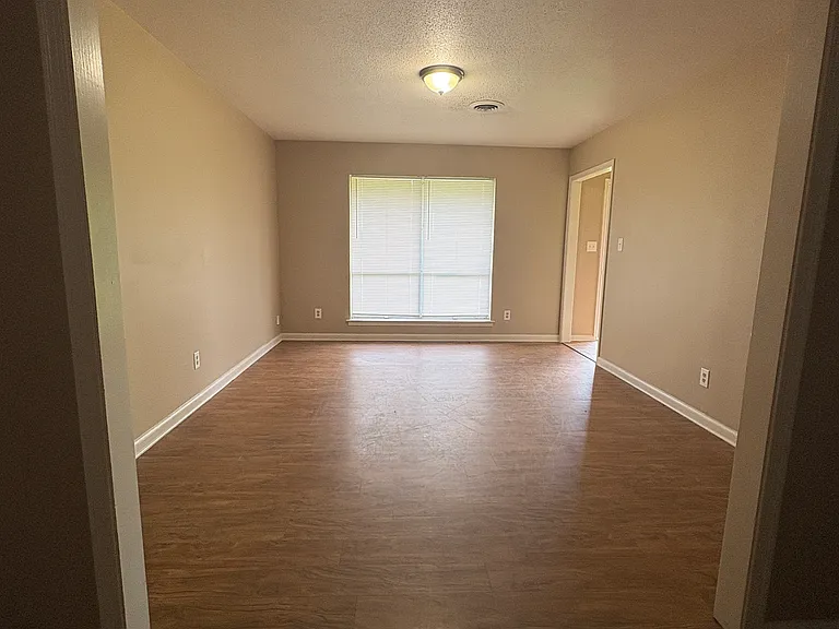 321 Sultan Ct — Photo 2