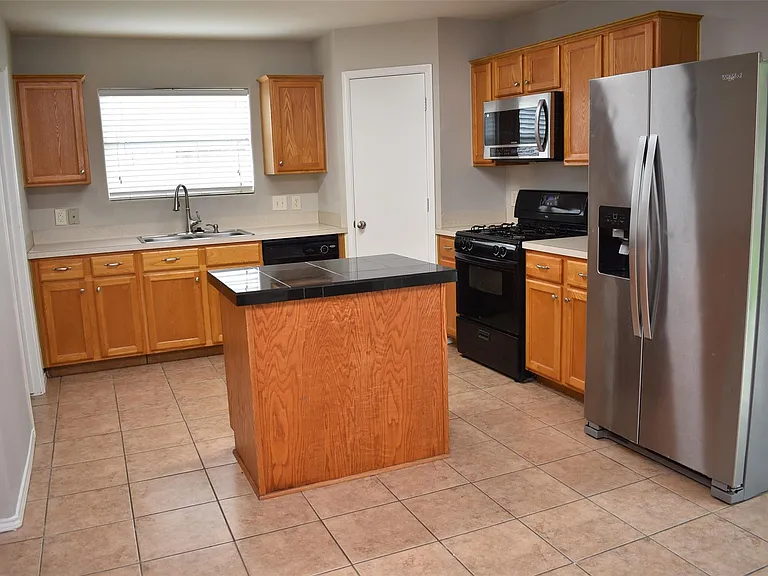 410 Laurel Sage Dr — Photo 3