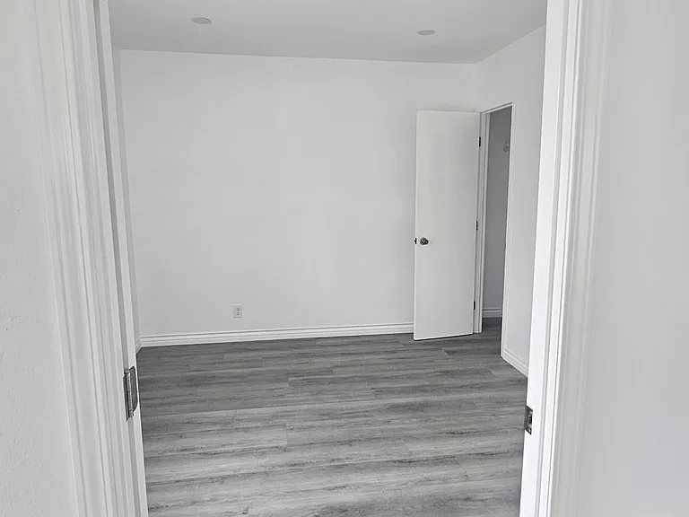 1092 Gardenia Ave — Photo 11