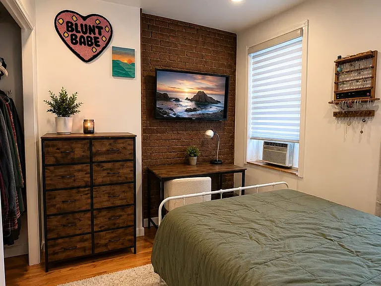 150 E Broadway #2B — Photo 5