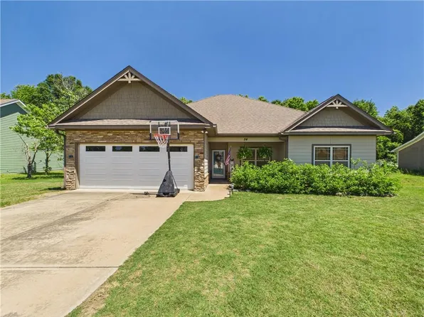54 Winter Hawk Dr, Fort Mitchell, AL 36856