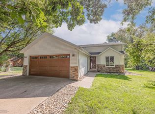 7622 Shadow Ln, Horace, ND 58047