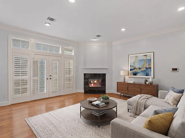 1007 Crocker St — Photo 11