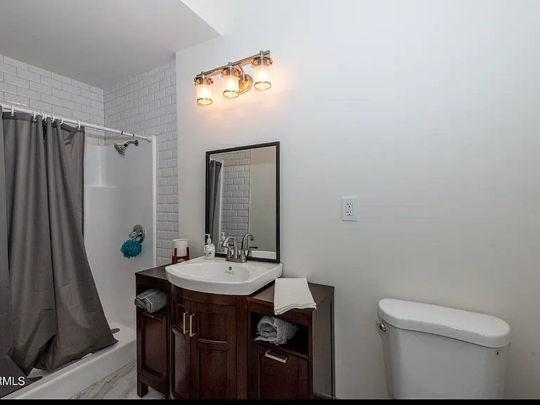 5909 Adelia Dr — Photo 24