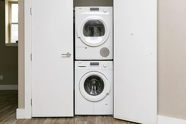 Rented by Nooklyn NYC LLC | media 19