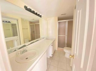 4095 Palm Bay Cir APT B, West Palm Beach, FL 33406