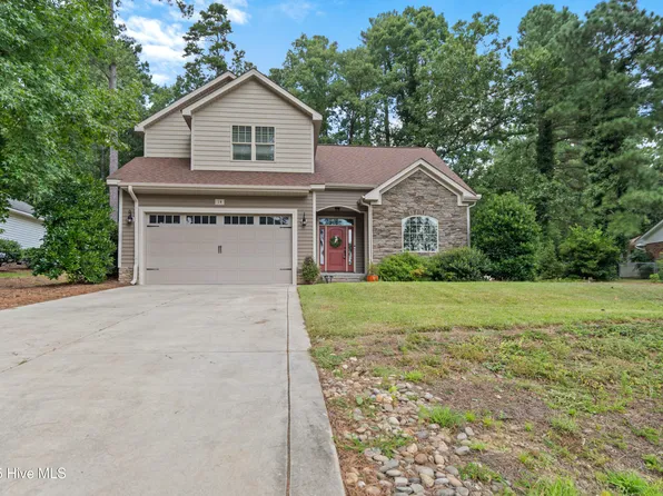 14 Lakeview Drive, Whispering Pines, NC 28327
